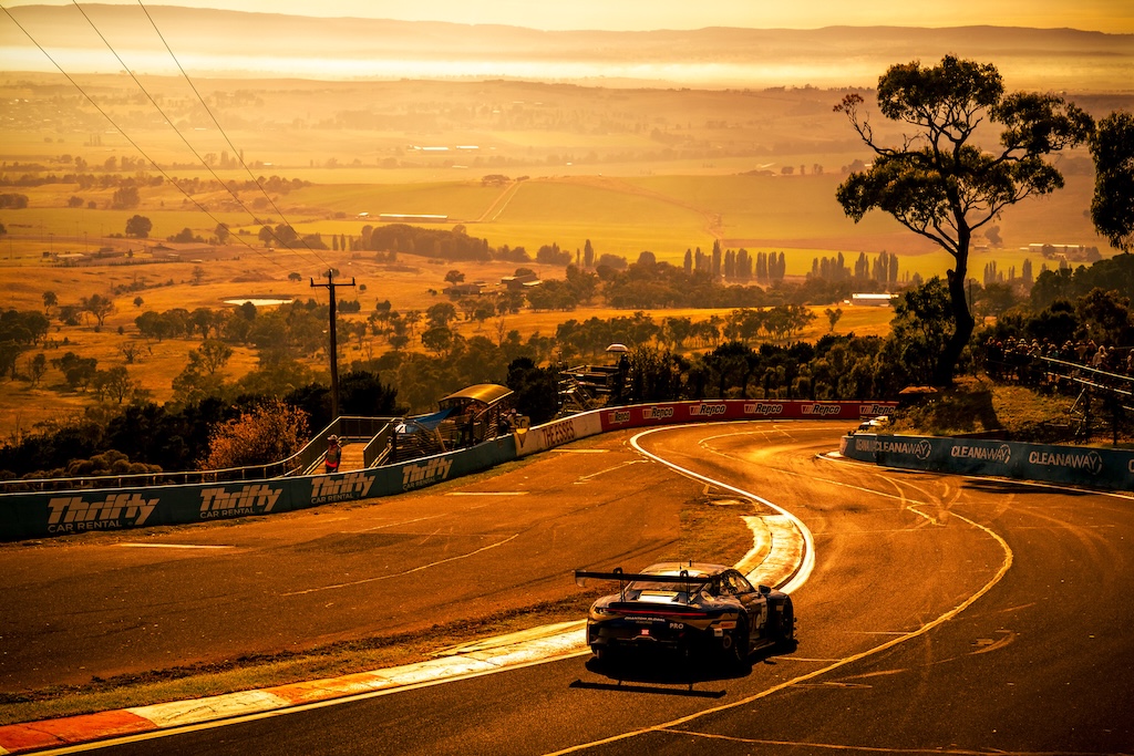 12 vilde timer: Bastian Buus skyder sæsonen i gang på Bathurst
(Foto: Phantom Global Racing)
